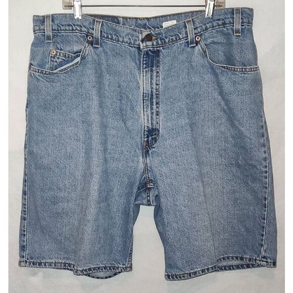 Levi Strauss 560 Loose fit shorts. W 40 L 11. Some distressing. - Picture 1 of 7